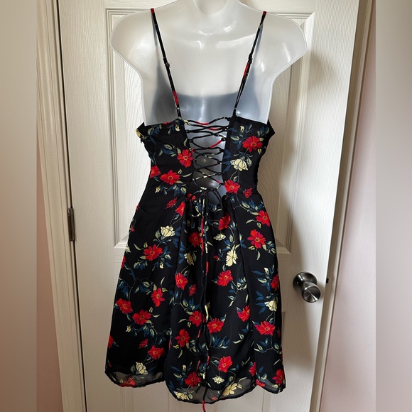 Urban Outfitters Black Floral Midi Dress - Picture 2 of 4
